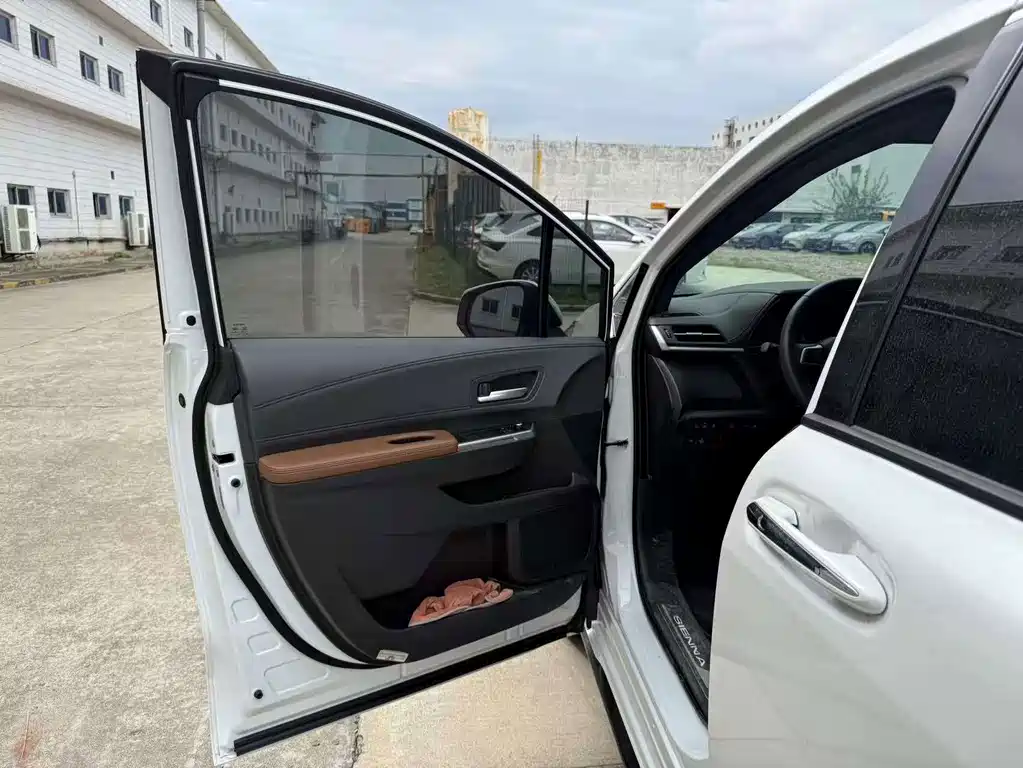 Toyota Sienna — миниатюра 4