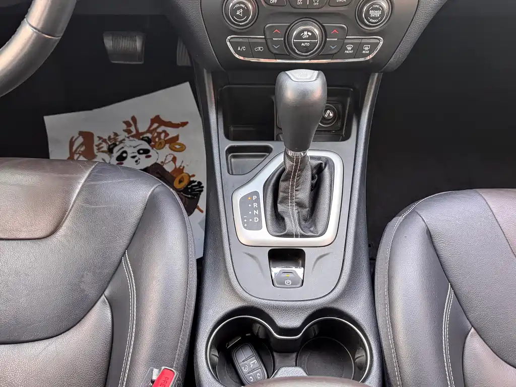 Jeep Cherokee — миниатюра 14