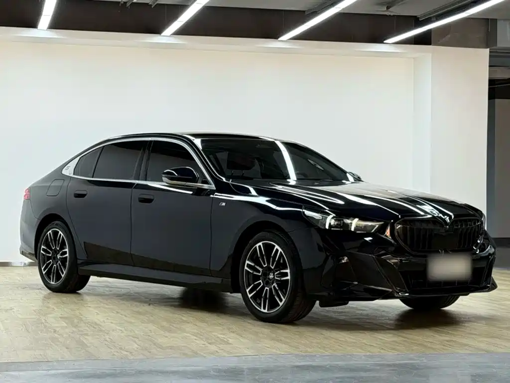 BMW 5 Series — миниатюра 7