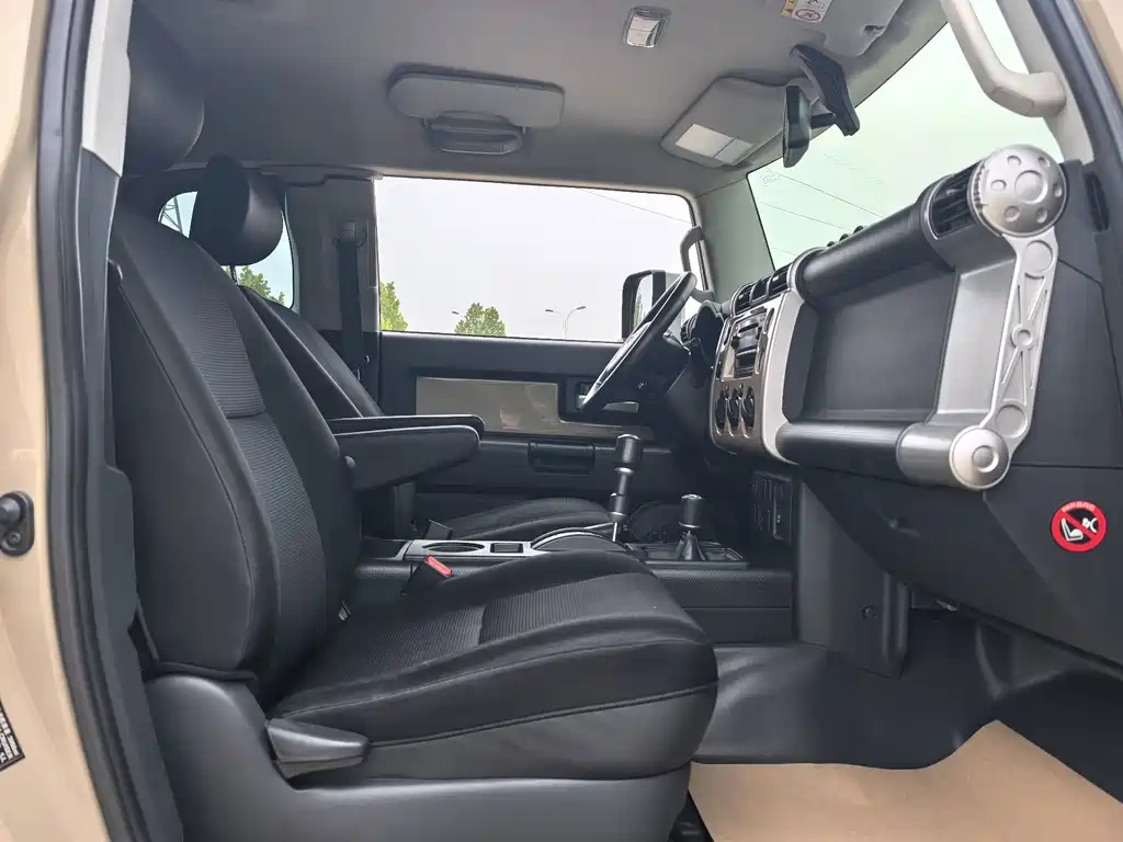Toyota FJ Cruiser — миниатюра 10