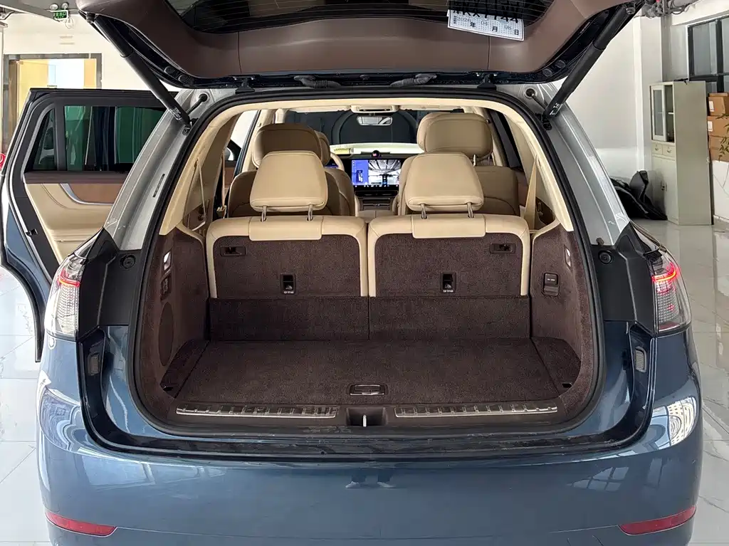 AITO ASK THE WORLD M9