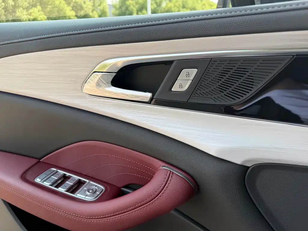 Hongqi H5 2025 2.0T AT