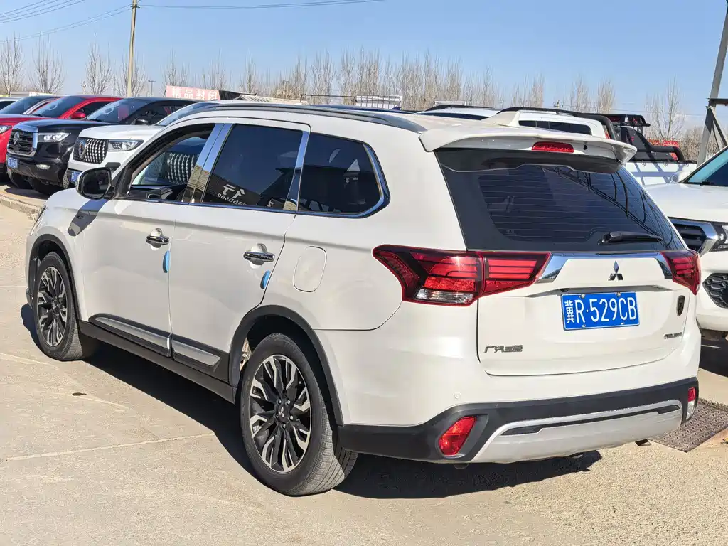 MITSUBISHI OUTLANDER