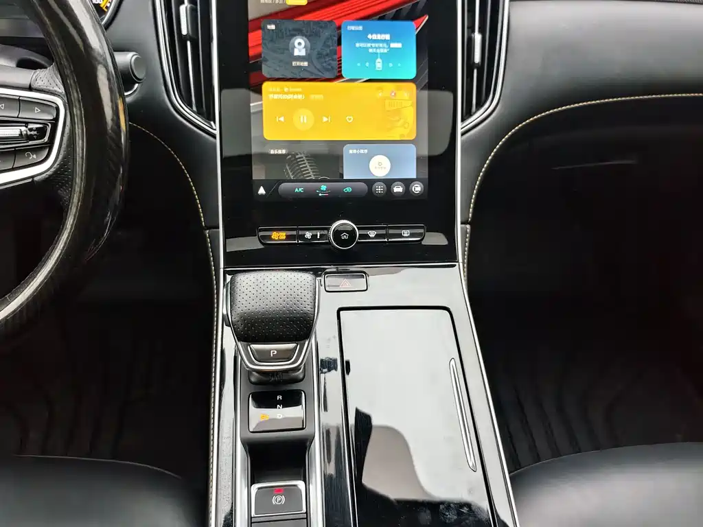 Roewe i6 MAX New Energy — миниатюра 8