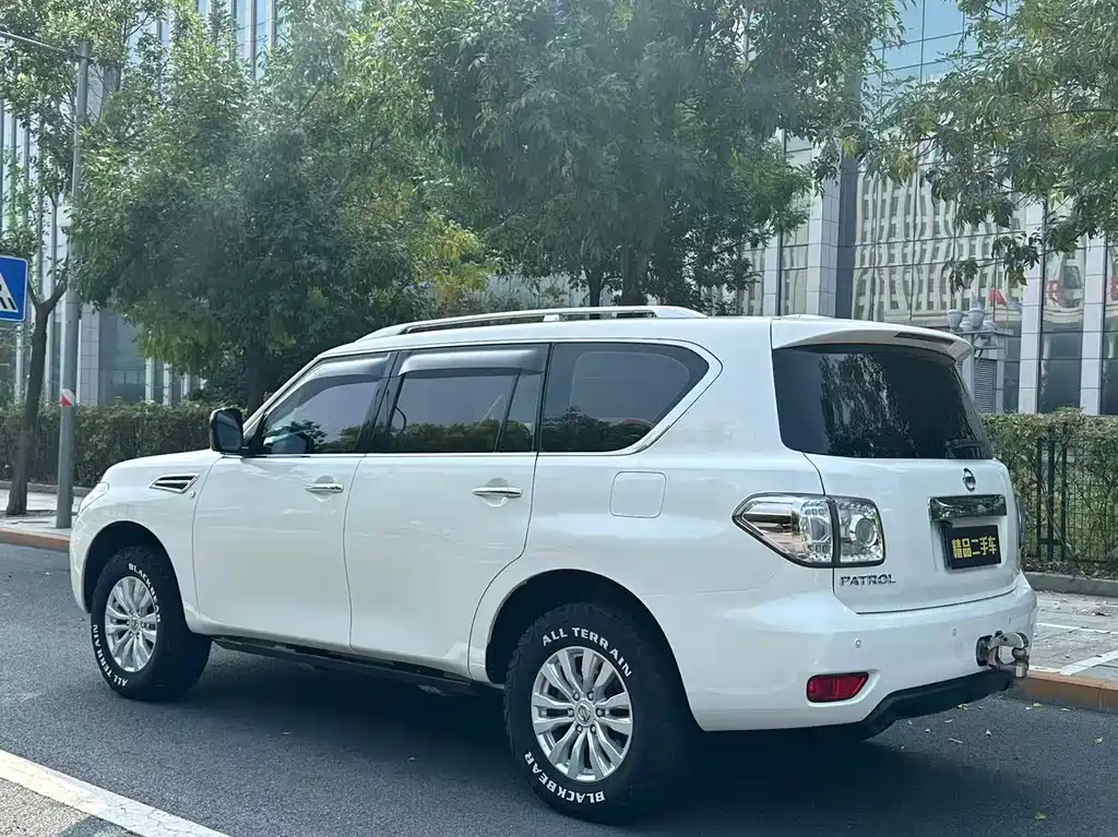 Nissan Patrol — миниатюра 5