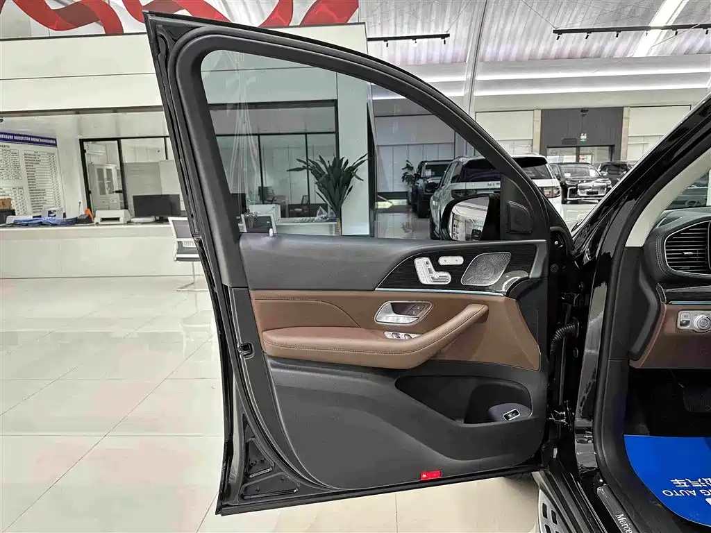 Mercedes-Benz GLE (Import) — миниатюра 20