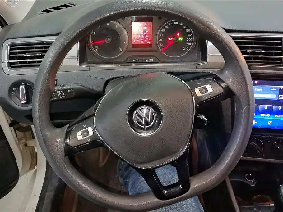 VOLKSWAGEN SANTANA