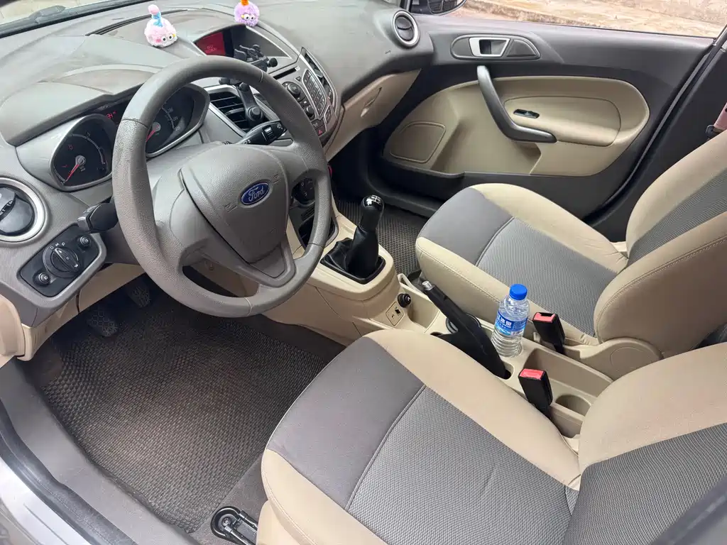 Ford Fiesta 2011 1.5L MT Fashion