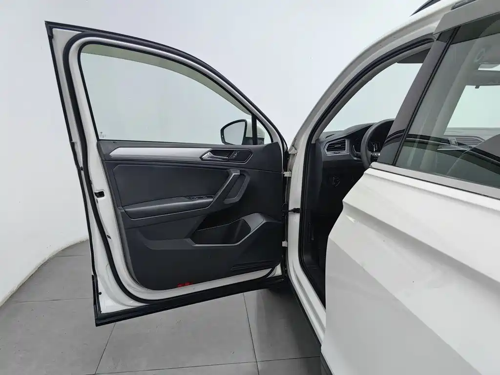 Volkswagen Tiguan L — миниатюра 8