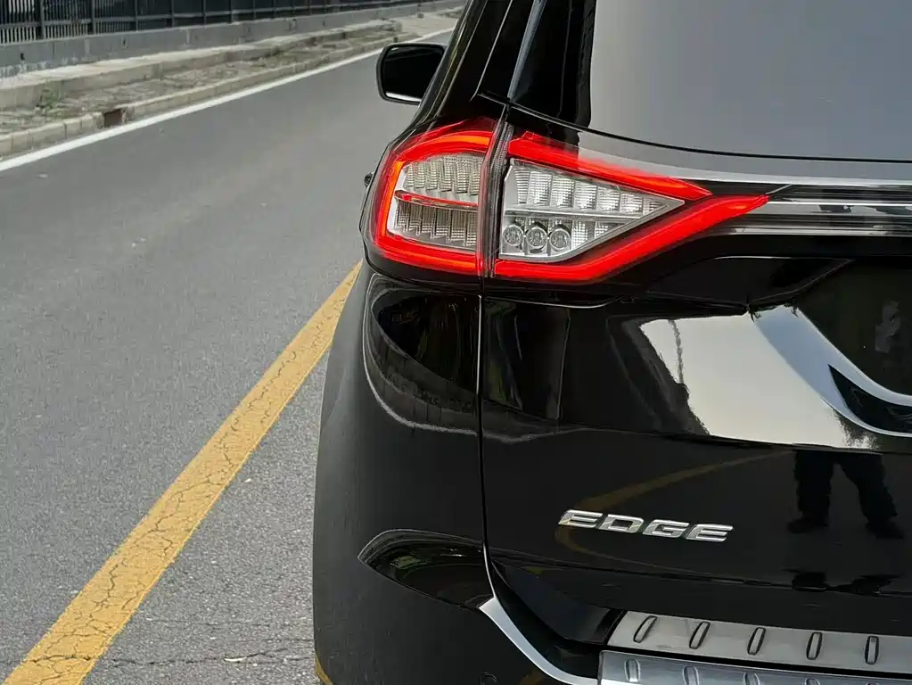 Ford Edge — миниатюра 12