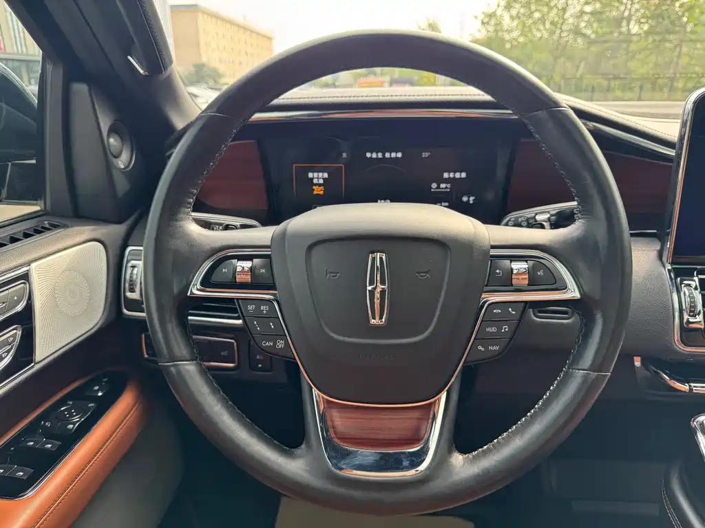 Lincoln Navigator — миниатюра 4