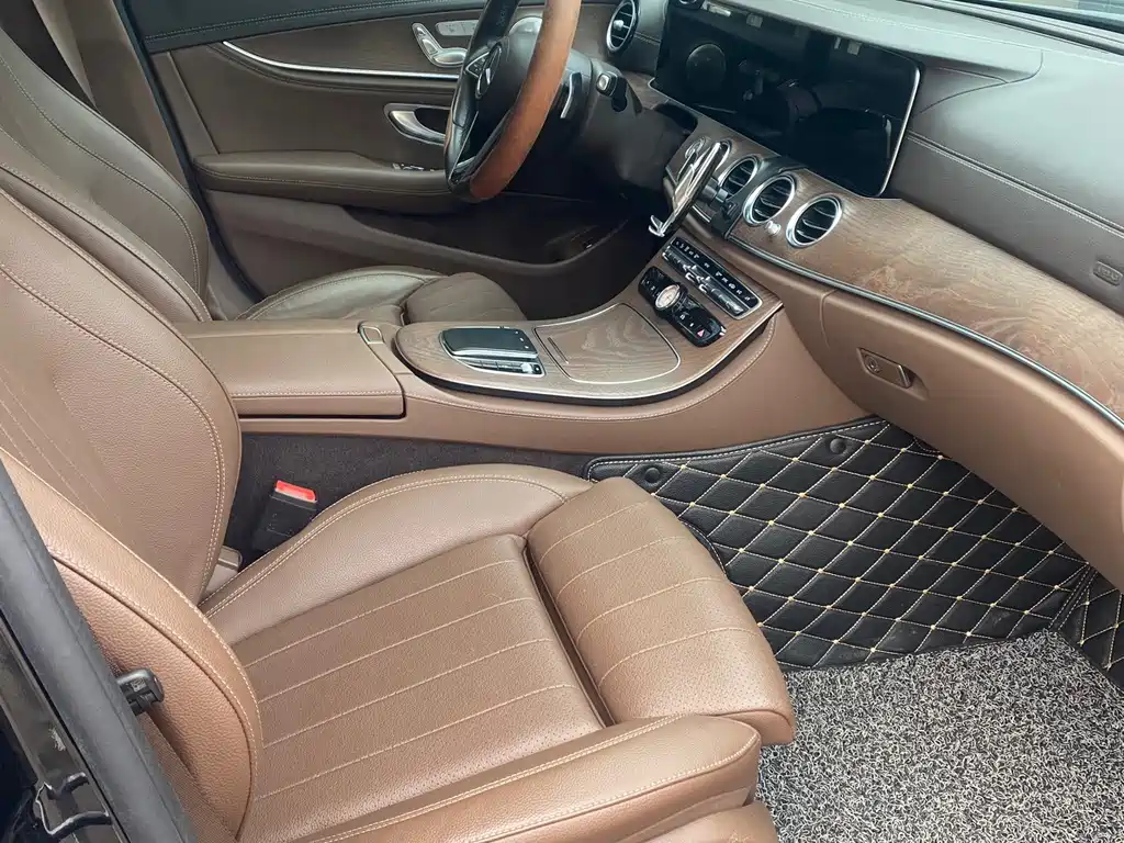 Mercedes-Benz E-Class — миниатюра 7