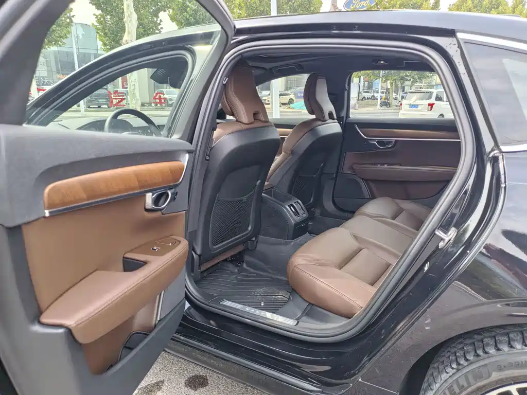 Volvo S90 — миниатюра 5