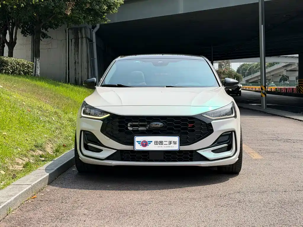 Ford Focus 2022 EcoBoost 180 AT ST Line