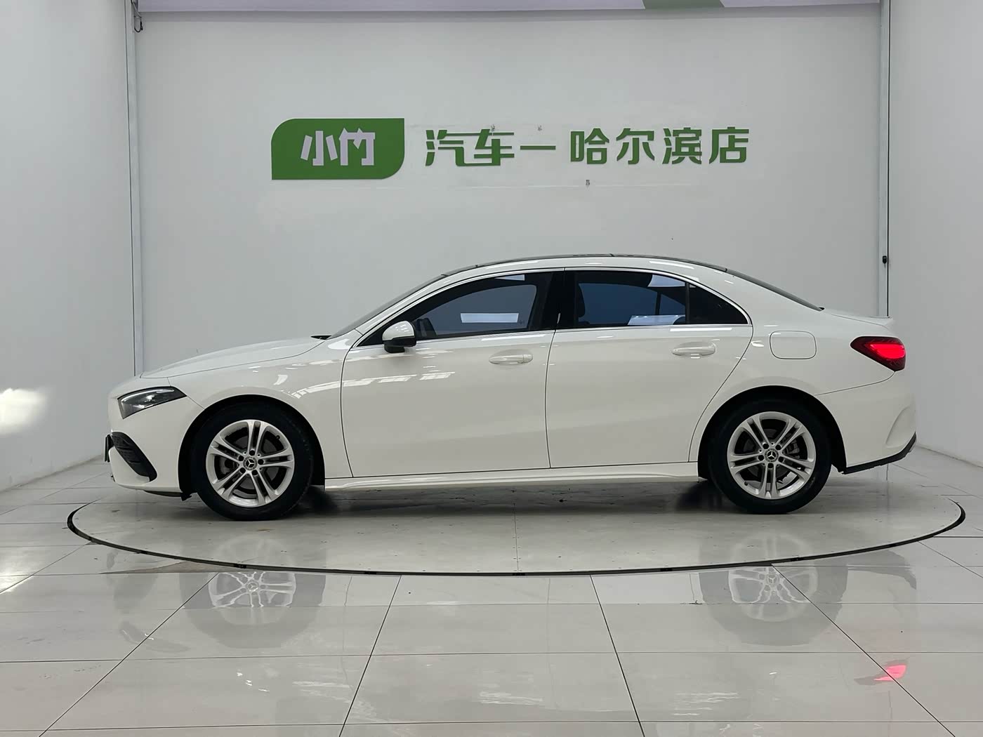 Mercedes-Benz A-Class 1.3 л 2024 г. Белый, пробег 23000 км