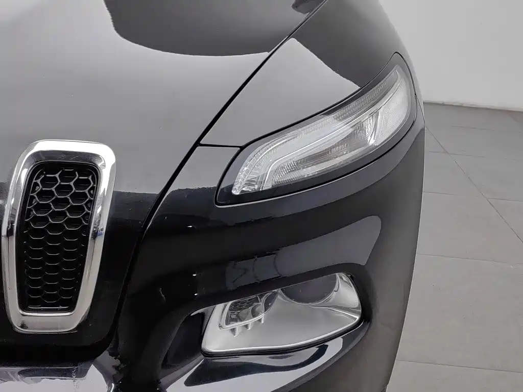 Jeep Cherokee — миниатюра 7