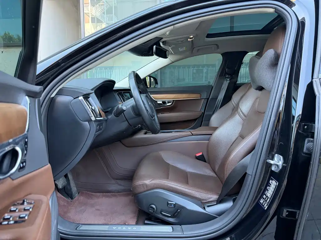 Volvo S90 — миниатюра 5