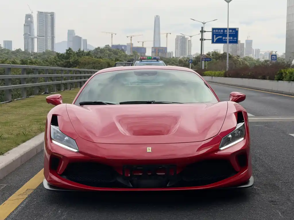 FERRARI F8