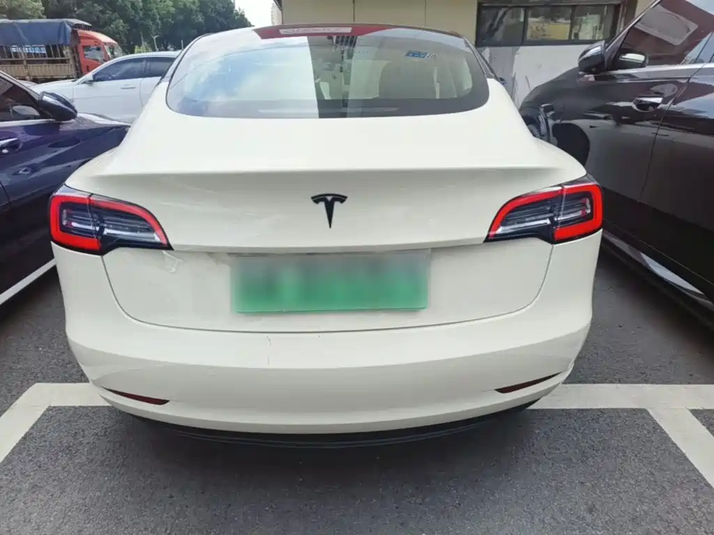 Tesla Model 3 — миниатюра 6