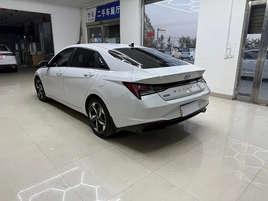 HYUNDAI ELANTRA