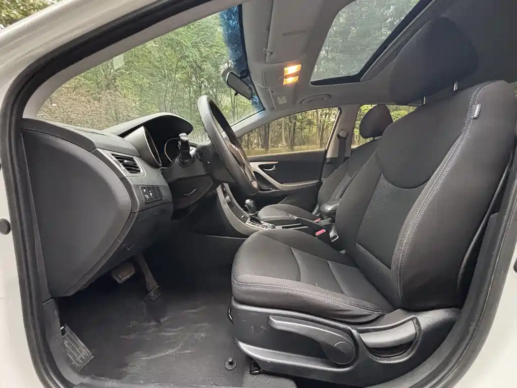 Hyundai Elantra Langdong — миниатюра 7