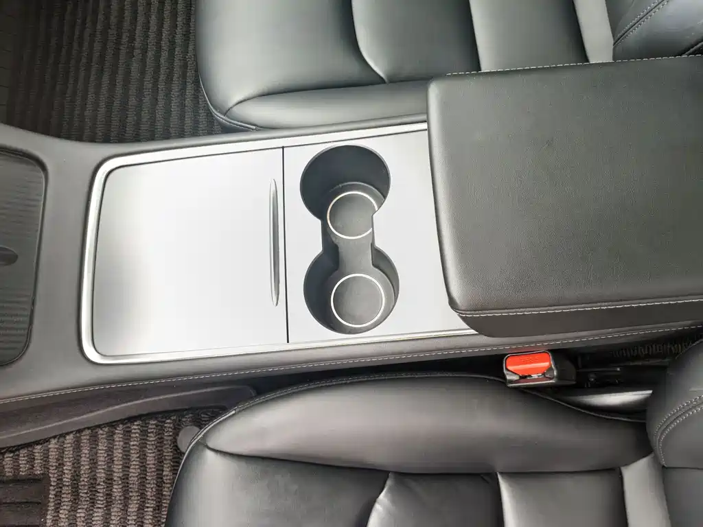Tesla Model 3 — миниатюра 9