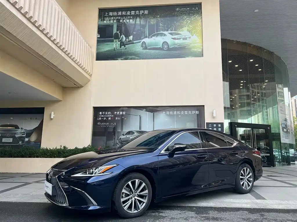 Lexus ES 2021