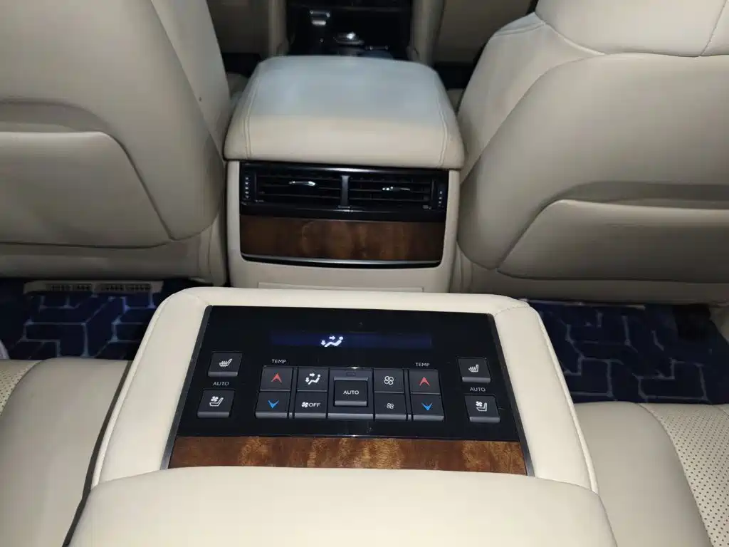 Lexus LX — миниатюра 17