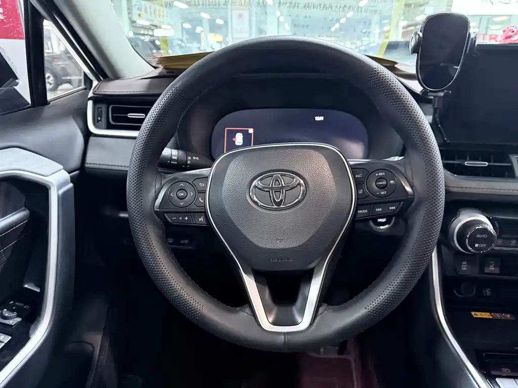 Toyota RAV4 — миниатюра 12