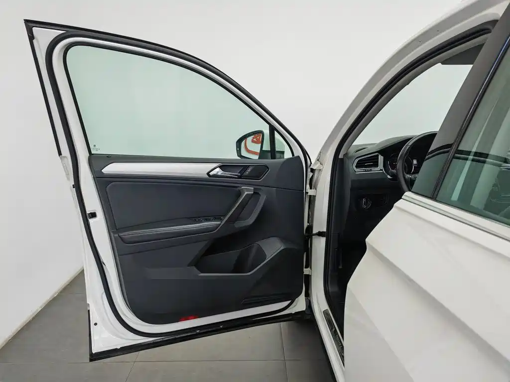 Volkswagen Tiguan L L 2017 330TSI AT Comfort