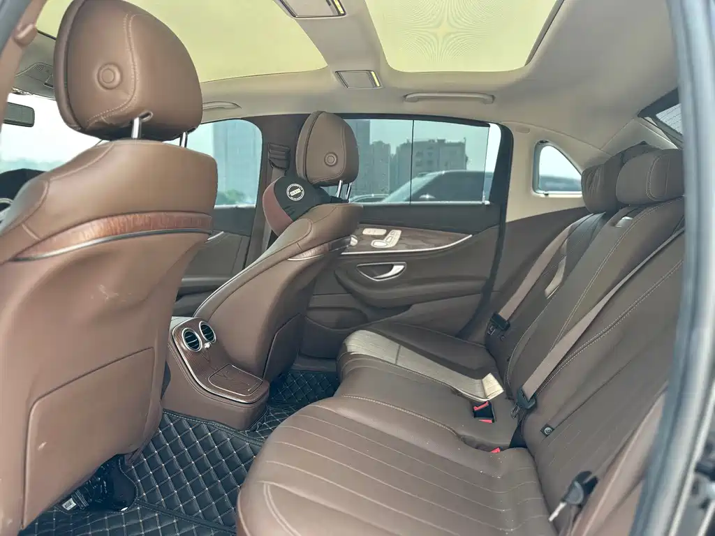 Mercedes-Benz E-Class — миниатюра 8