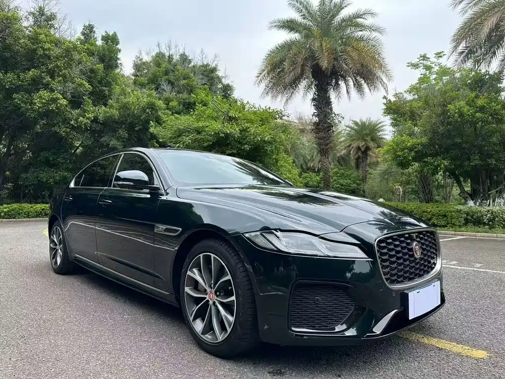 Jaguar XFL — миниатюра 3