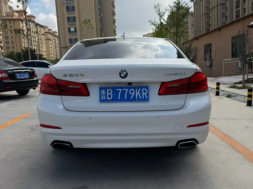 BMW 5 Series — миниатюра 6