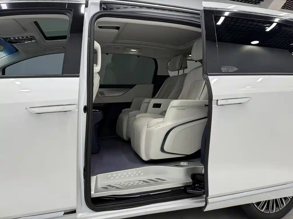 Buick GL8 Hybrid — миниатюра 17