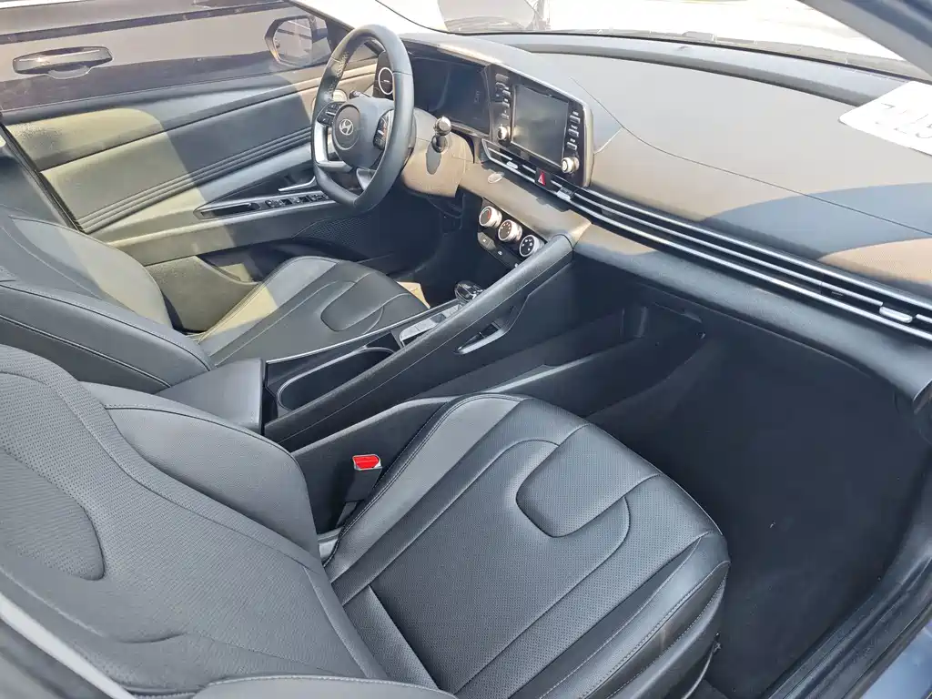 Hyundai Elantra — миниатюра 12