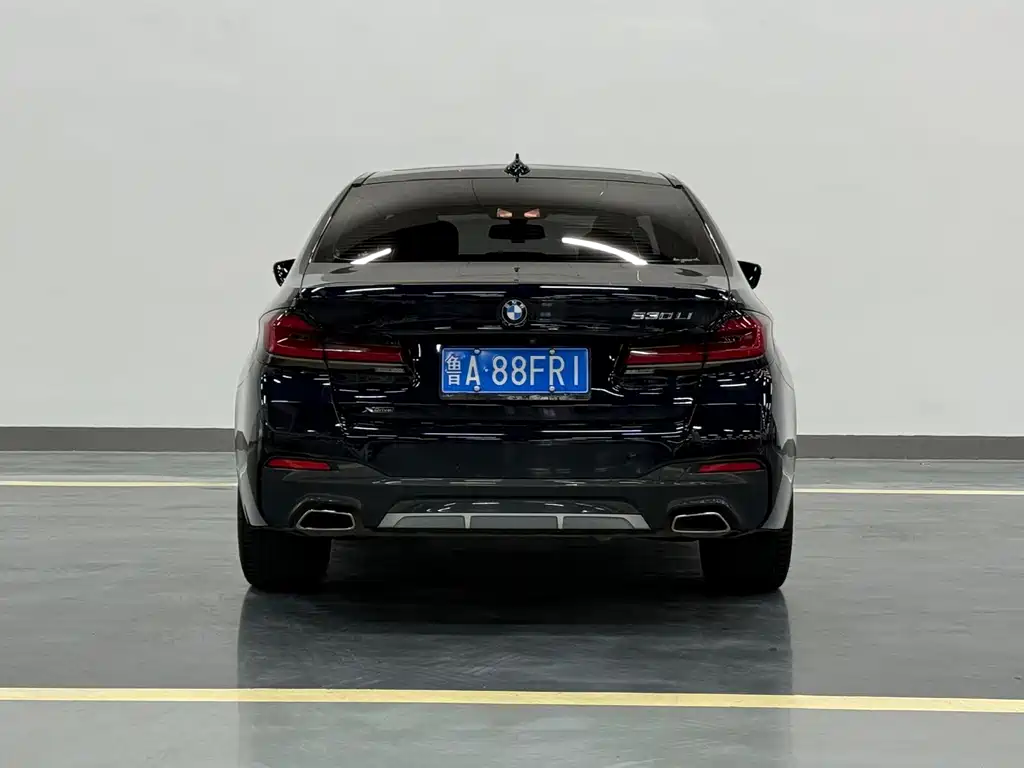 BMW 5 Series — миниатюра 9