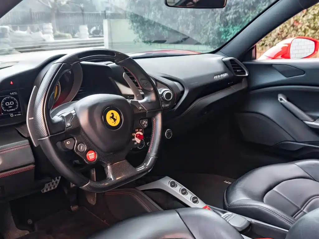 FERRARI 488
