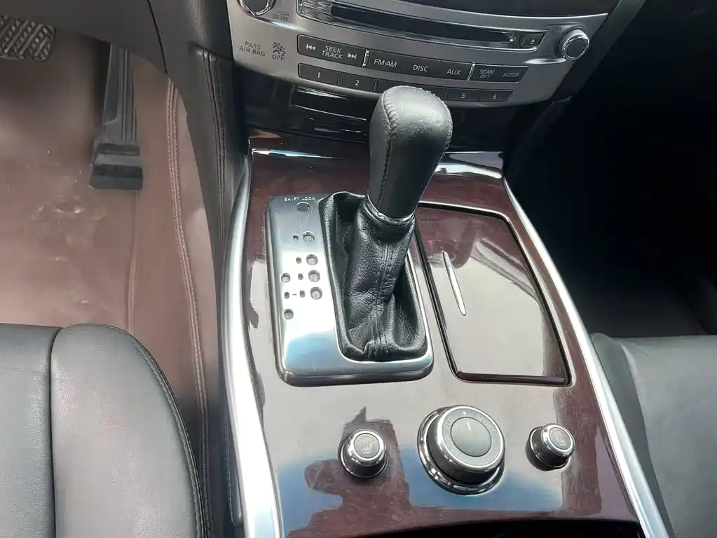 Infiniti Q70 — миниатюра 9