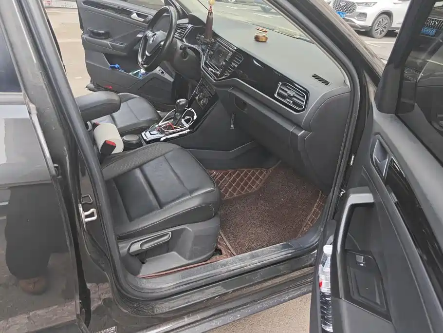 Volkswagen T-Roc — миниатюра 8