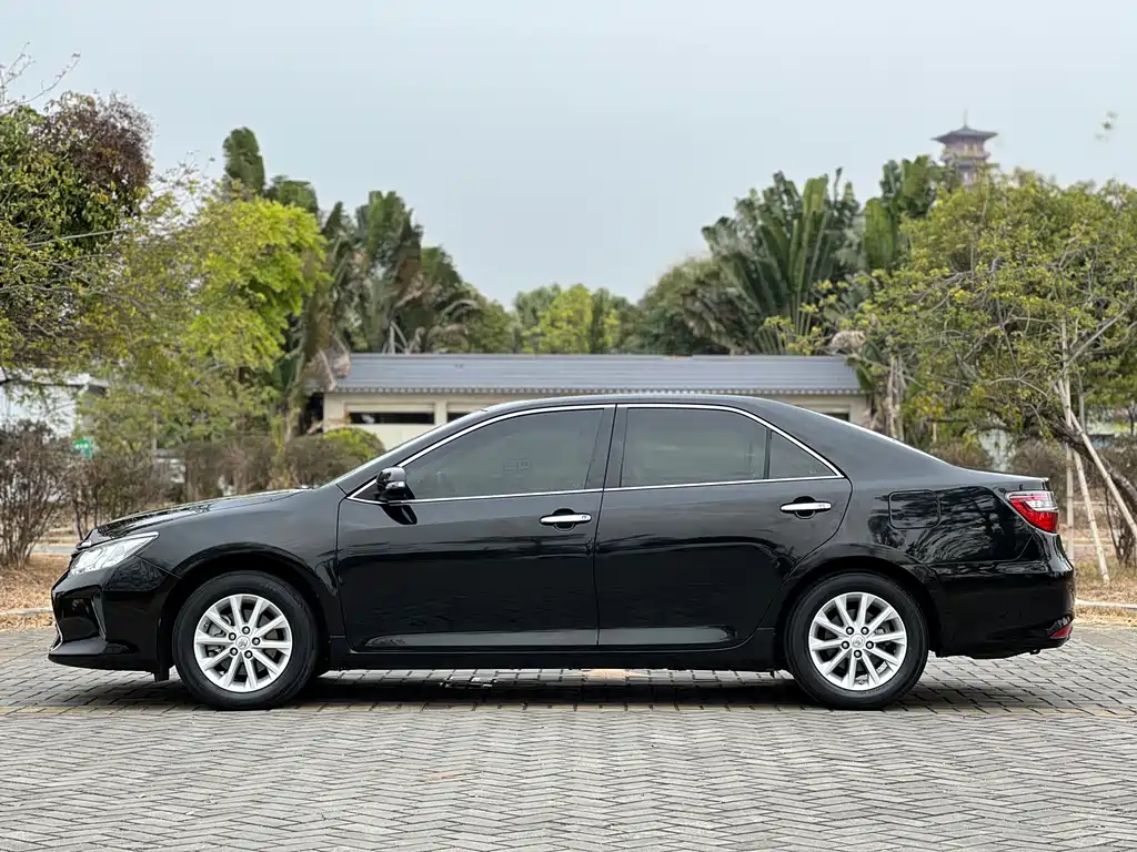 TOYOTA CAMRY