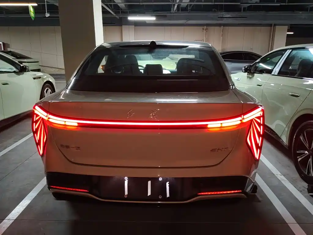 Hongqi EH7 2025 600