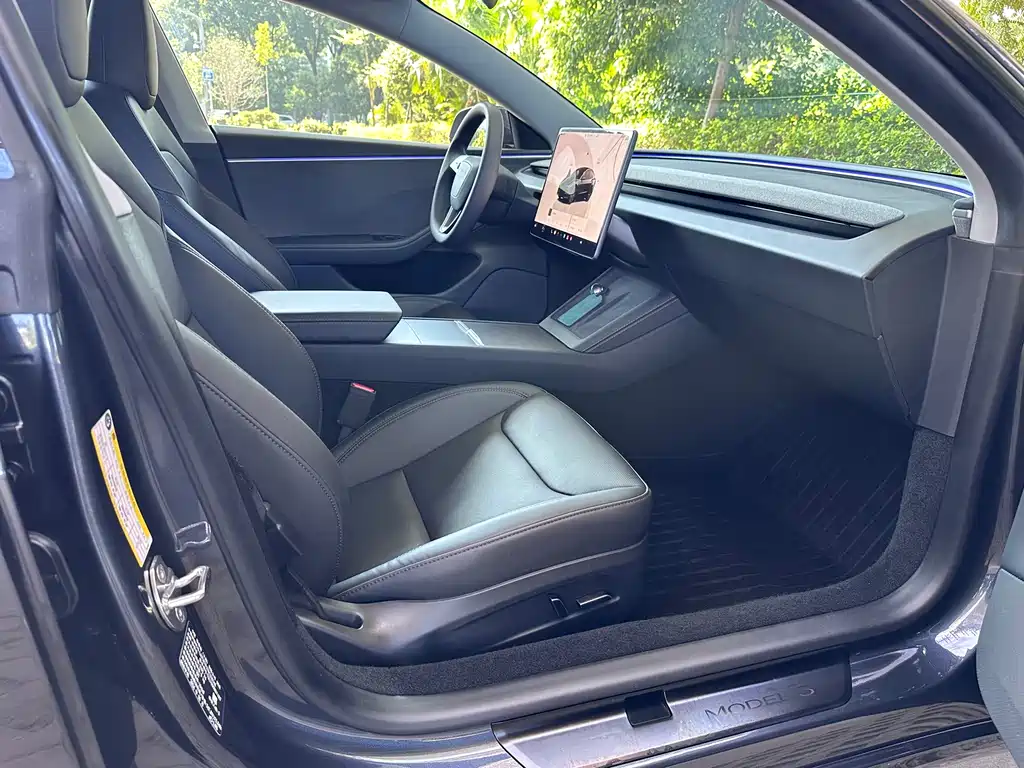 Tesla Model 3 — миниатюра 20
