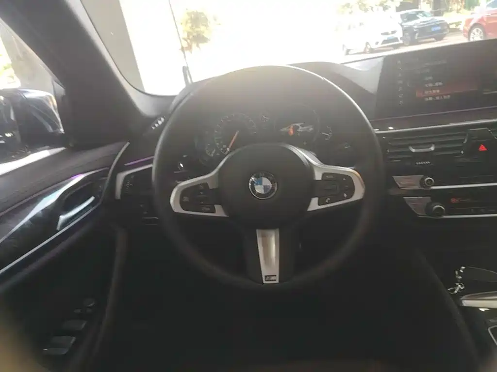 BMW 5 Series — миниатюра 11