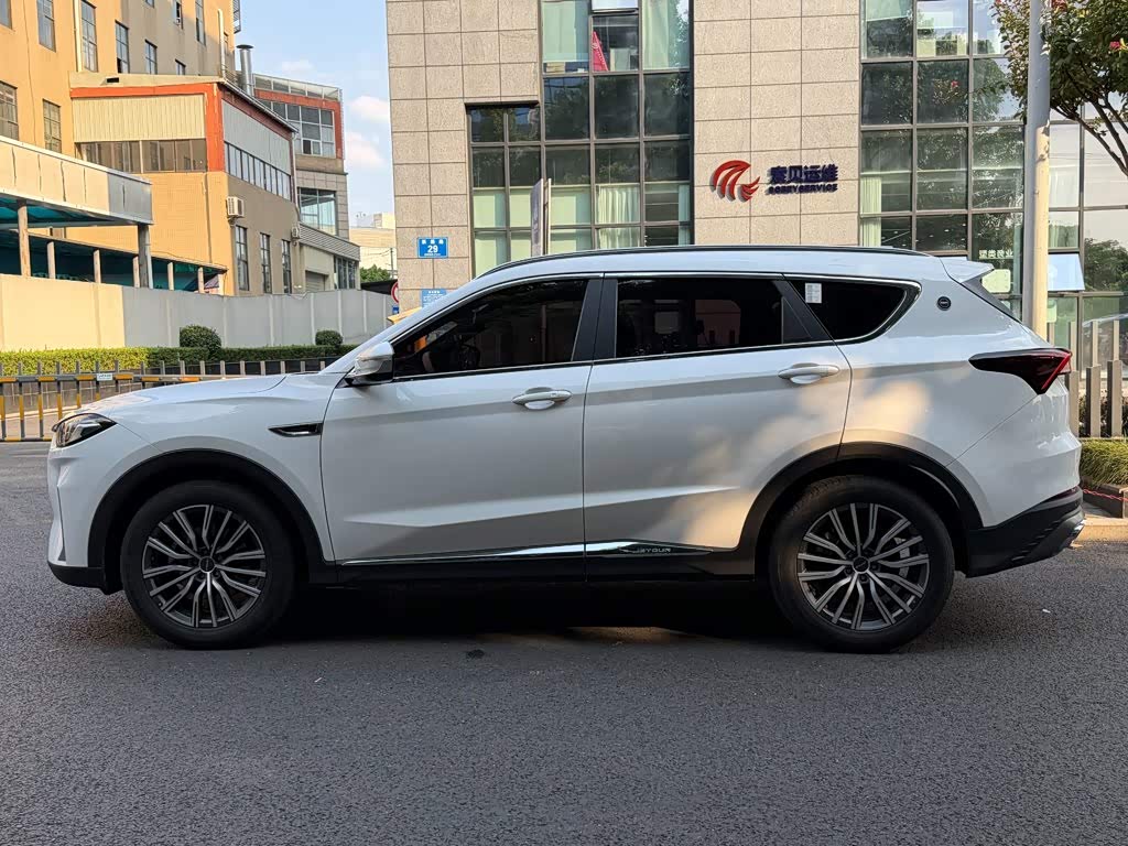 Jetour Jetour X70 PLUS 1.5 л 2024 г. Белый, пробег 22000 км
