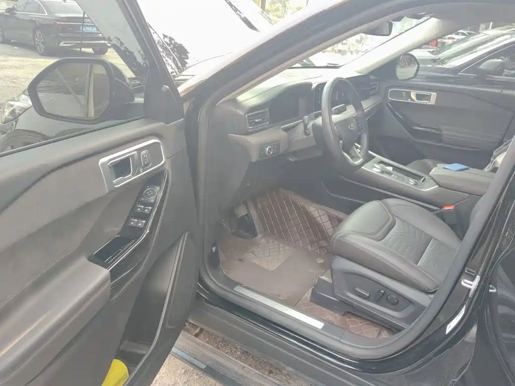 Ford Explorer — миниатюра 12