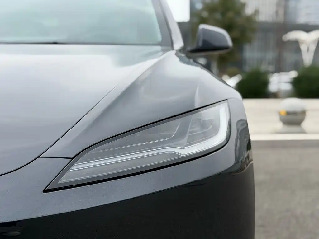Tesla Model 3 — миниатюра 6