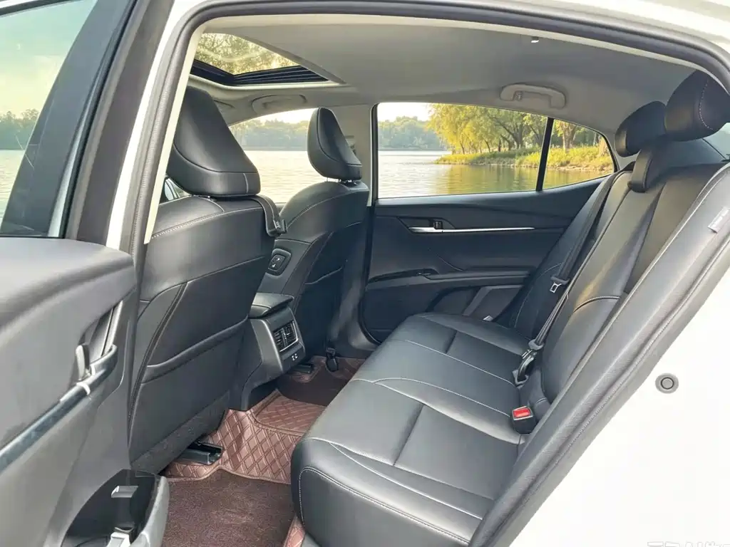 Заказать Toyota Camry 2026 года за 3 567 964 ₽  из Китая