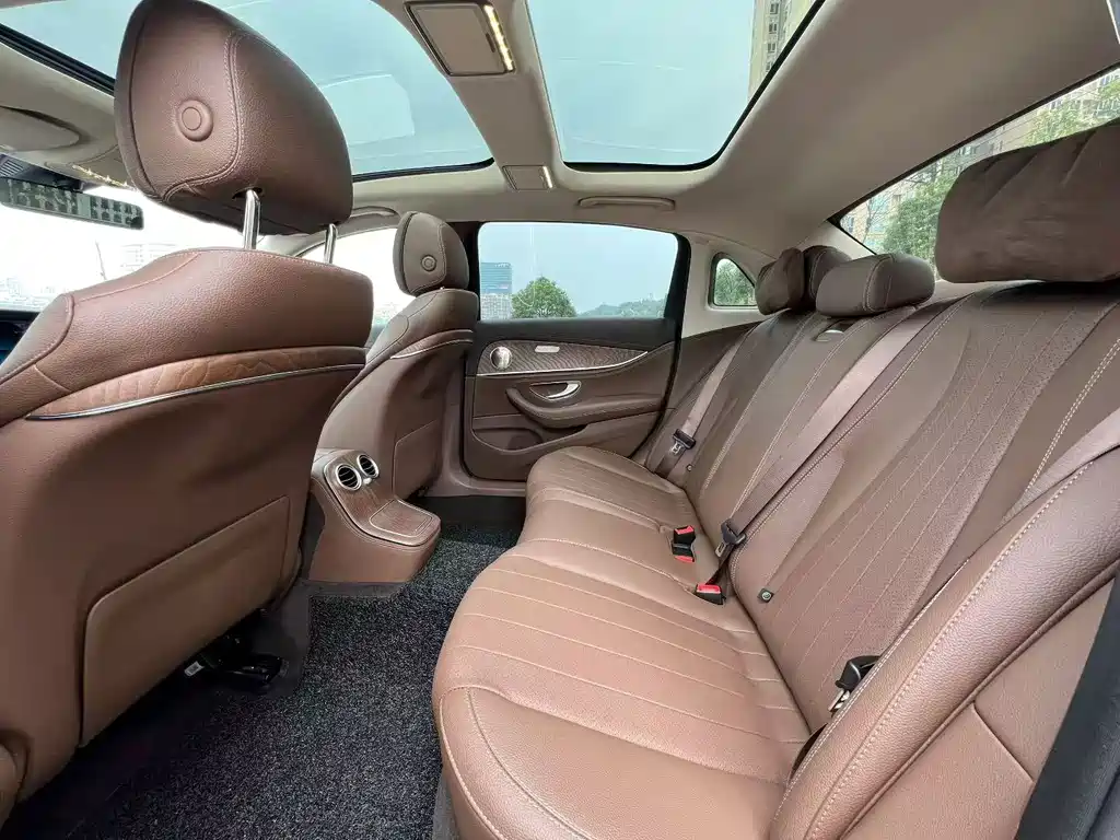 Mercedes-Benz E-Class — миниатюра 5