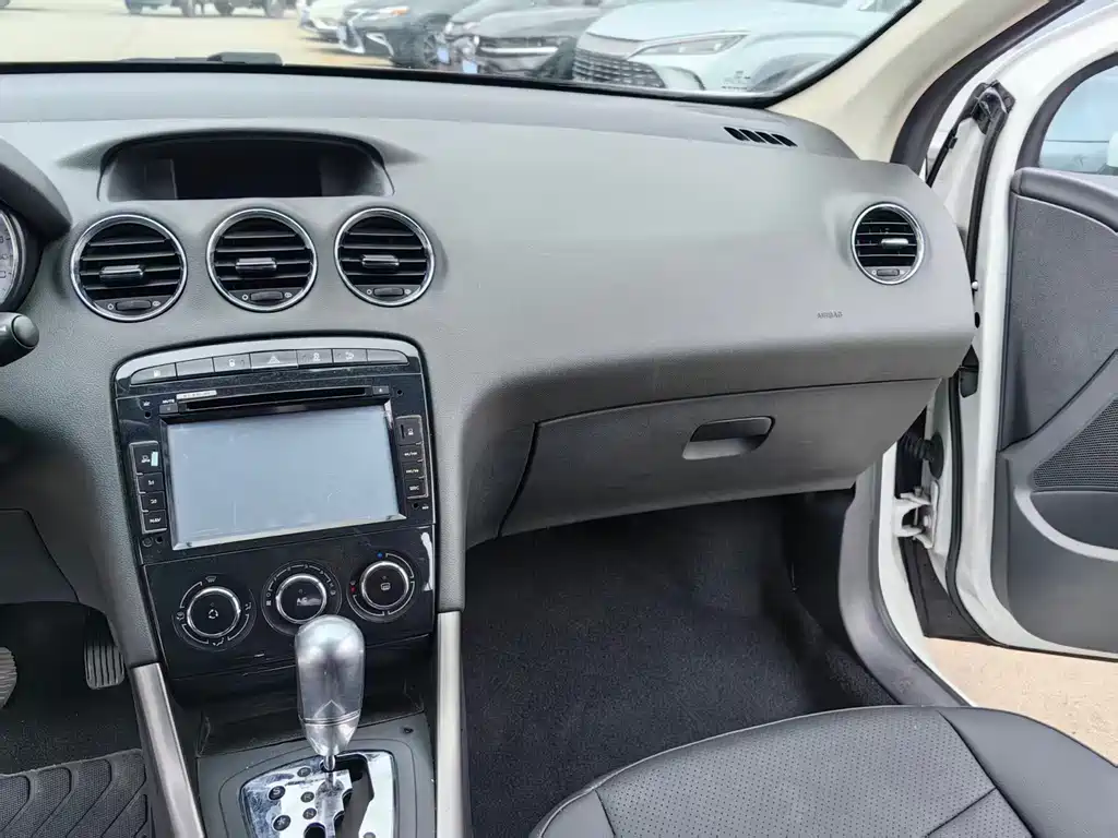 Peugeot 408 — миниатюра 8