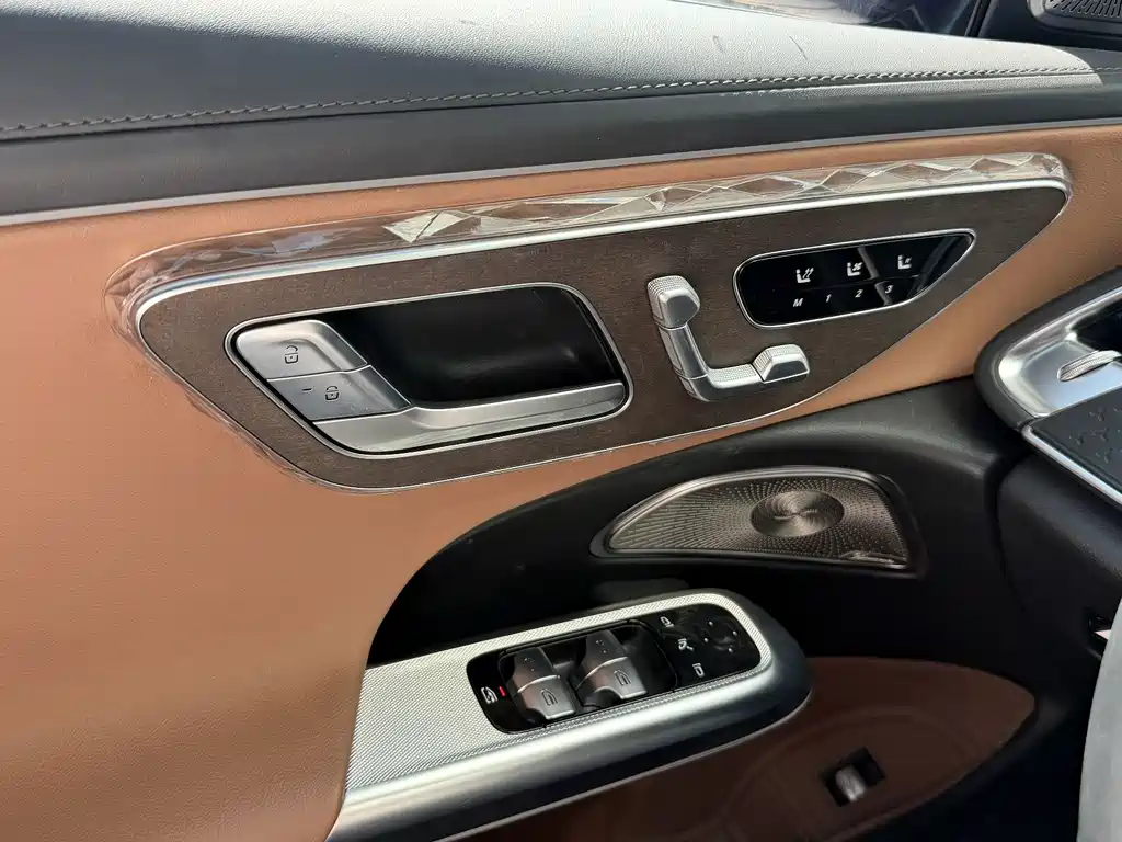 Mercedes-Benz E-Class — миниатюра 11
